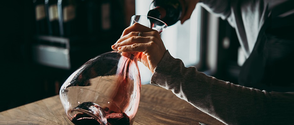 Wein dekantieren: Alles Wissenswerte zusammengefasst