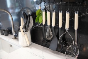 Zdrobitor cartofi inox, 26 cm, Almond Cream - KitchenAid