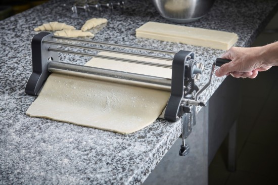 Dough sheeter, stainless steel - de Buyer