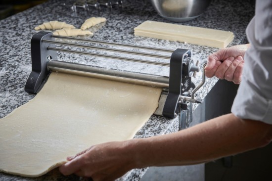 Dough sheeter, stainless steel - de Buyer