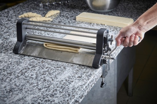 Dough sheeter, stainless steel - de Buyer