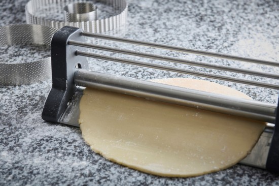 Dough sheeter, stainless steel - de Buyer