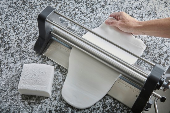 Dough sheeter, stainless steel - de Buyer