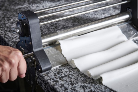 Dough sheeter, stainless steel - de Buyer