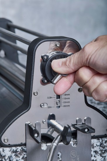 Dough sheeter, stainless steel - de Buyer