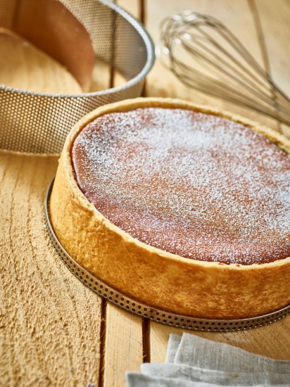 Rei'itetty kakkuvuoka, leivinpaperi sisältyy hintaan, 24 cm, ruostumatonta terästä - de Buyer