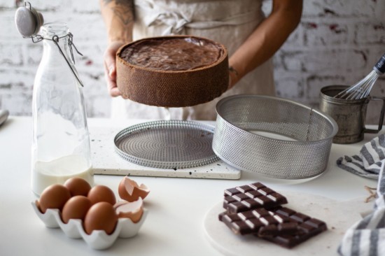 Rei'itetty kakkuvuoka, leivinpaperi sisältyy hintaan, 24 cm, ruostumatonta terästä - de Buyer