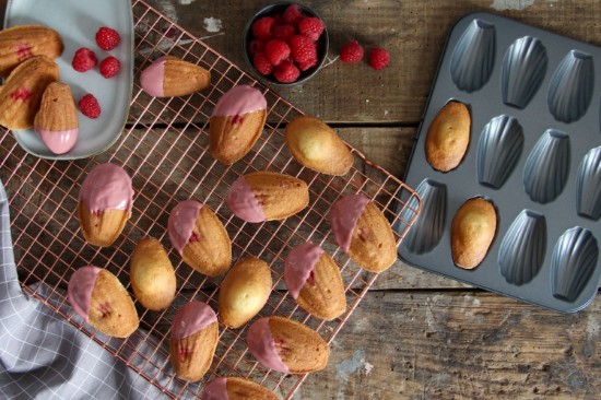 12-compartment madeleine tin, 26 x 20 cm, steel - de Buyer