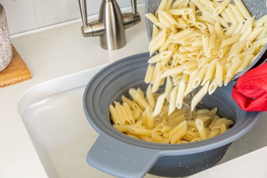 Passoire pliable 2 en 1, silicone, 39 x 29 cm - MasterClass