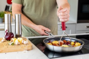 Potatismos, rostfritt stål, 25,5 cm, "Classic", Empire Red - KitchenAid