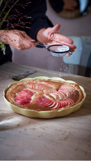 Tart tray, ceramic, 31 cm, Vanilla, "Madeleine" - Emile Henry