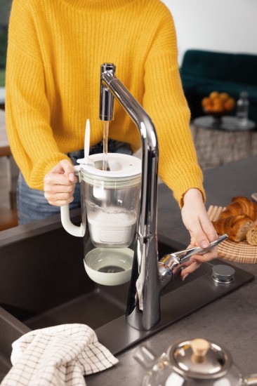 Jubilejas izdevuma 60 gadu ūdens filtrēšanas krūze, izgatavota no stikla, BRITA MAXTRA (gaiši zaļa), komplektā 1 Pure Performance filtrs