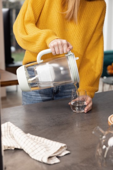 Jubilejas izdevuma 60 gadu ūdens filtrēšanas krūze, izgatavota no stikla, BRITA MAXTRA (gaiši zaļa), komplektā 1 Pure Performance filtrs
