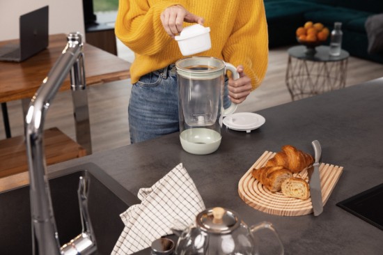 Jubilejas izdevuma 60 gadu ūdens filtrēšanas krūze, izgatavota no stikla, BRITA MAXTRA (gaiši zaļa), komplektā 1 Pure Performance filtrs