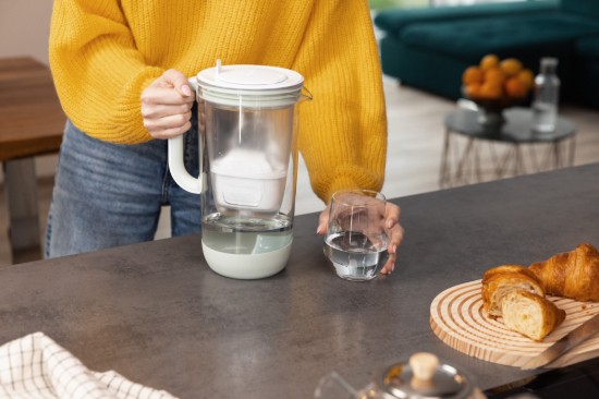 Jubilejas izdevuma 60 gadu ūdens filtrēšanas krūze, izgatavota no stikla, BRITA MAXTRA (gaiši zaļa), komplektā 1 Pure Performance filtrs