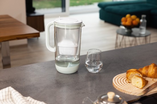 Jubilejas izdevuma 60 gadu ūdens filtrēšanas krūze, izgatavota no stikla, BRITA MAXTRA (gaiši zaļa), komplektā 1 Pure Performance filtrs