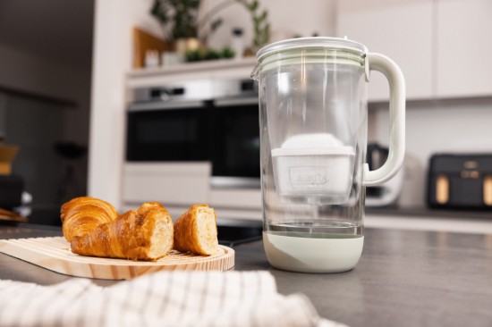 Jubilejas izdevuma 60 gadu ūdens filtrēšanas krūze, izgatavota no stikla, BRITA MAXTRA (gaiši zaļa), komplektā 1 Pure Performance filtrs