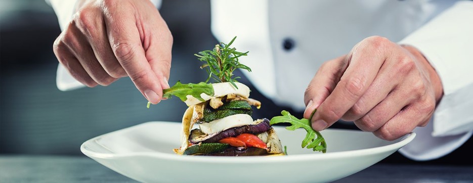 What is fine dining and why is it worth experiencing this concept?