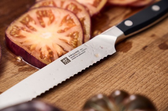 Coltello universale, lama seghettata, 13 cm, <<ZWILLING Pro>> - Zwilling