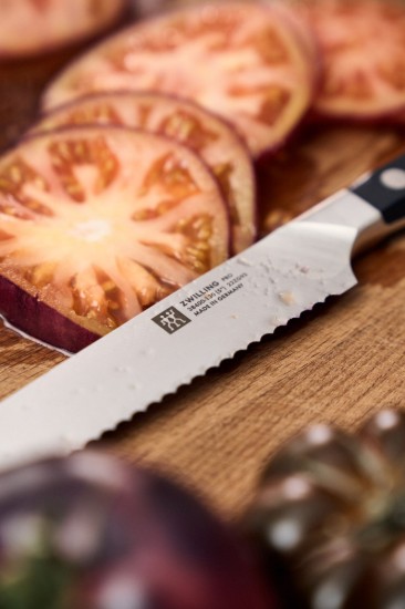 Coltello universale, lama seghettata, 13 cm, <<ZWILLING Pro>> - Zwilling