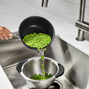 Colador de acero inoxidable de 24,5 cm, "Good Grips" - OXO