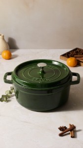 Cocotte kokekanne laget av støpejern, 24 cm / 3,8 l, Basil - Staub