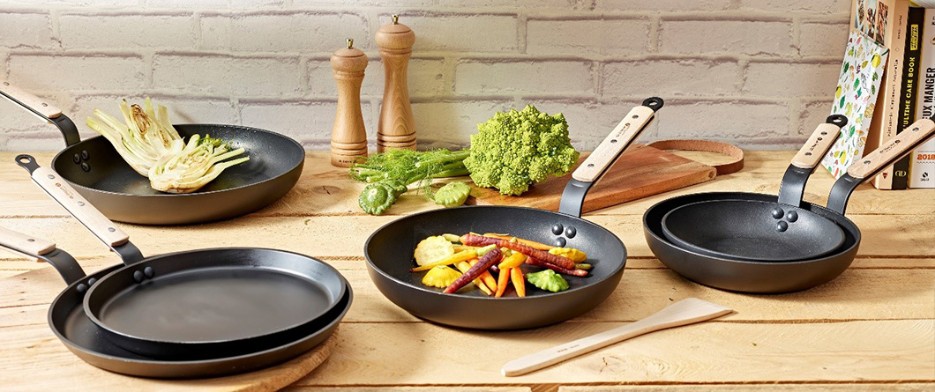 Non-stick frying pans in the kitchen: advantages of the de Buyer CHOC range