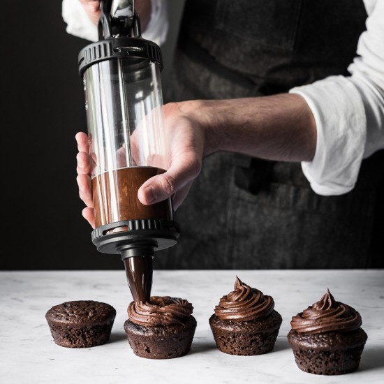 "Le Tube Pro" pastry set with pastry syringe, 4 tubes and 12 pastry nozzles  - de Buyer