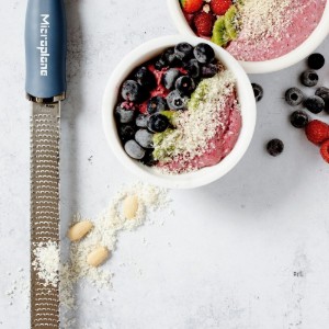 Grater clasaiceach, cruach dhosmálta grád máinliachta, 32.5 cm, Denim Blue - Microplane