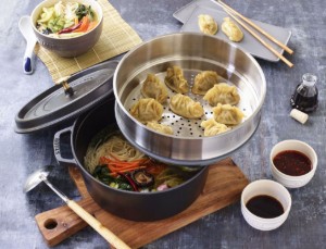 Čuguns Cocotte vārīšanas katls ar tvaika gatavošanas piederumu, 26 cm/5.2L, Black - Staub