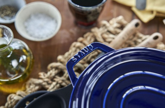 Oval Cocotte cooking pot, cast iron, 33cm/6.7L, Dark Blue - Staub 