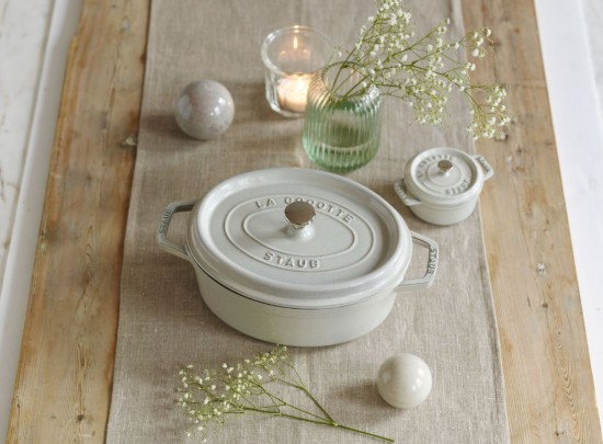 Oval Cocotte cooking pot, cast iron, 23cm/2.35L, White Truffle - Staub