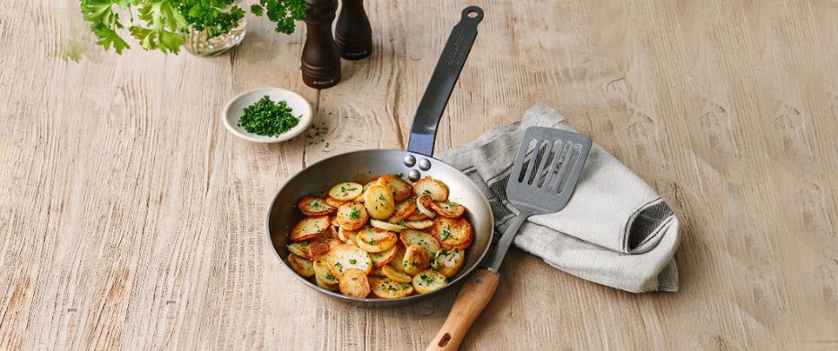 'de Buyer' Carbone Plus: What are the benefits of a carbon steel frying pan?