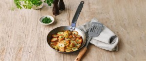 'de Buyer' Carbone Plus: What are the benefits of a carbon steel frying pan?