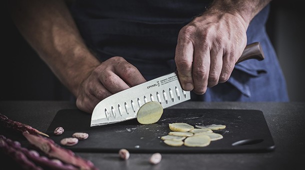 Santoku or chef's knife? Comparison guide
